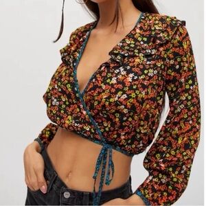 NWT Urban Outfitters Ditsy-Floral Blossom Double Ruffle Cropped Wrap Top Size L